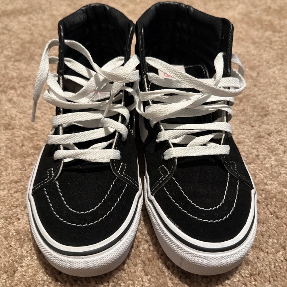 Vans Sk8-Hi Black White High Top Sneakers
Women's 7.5 / Men's 6